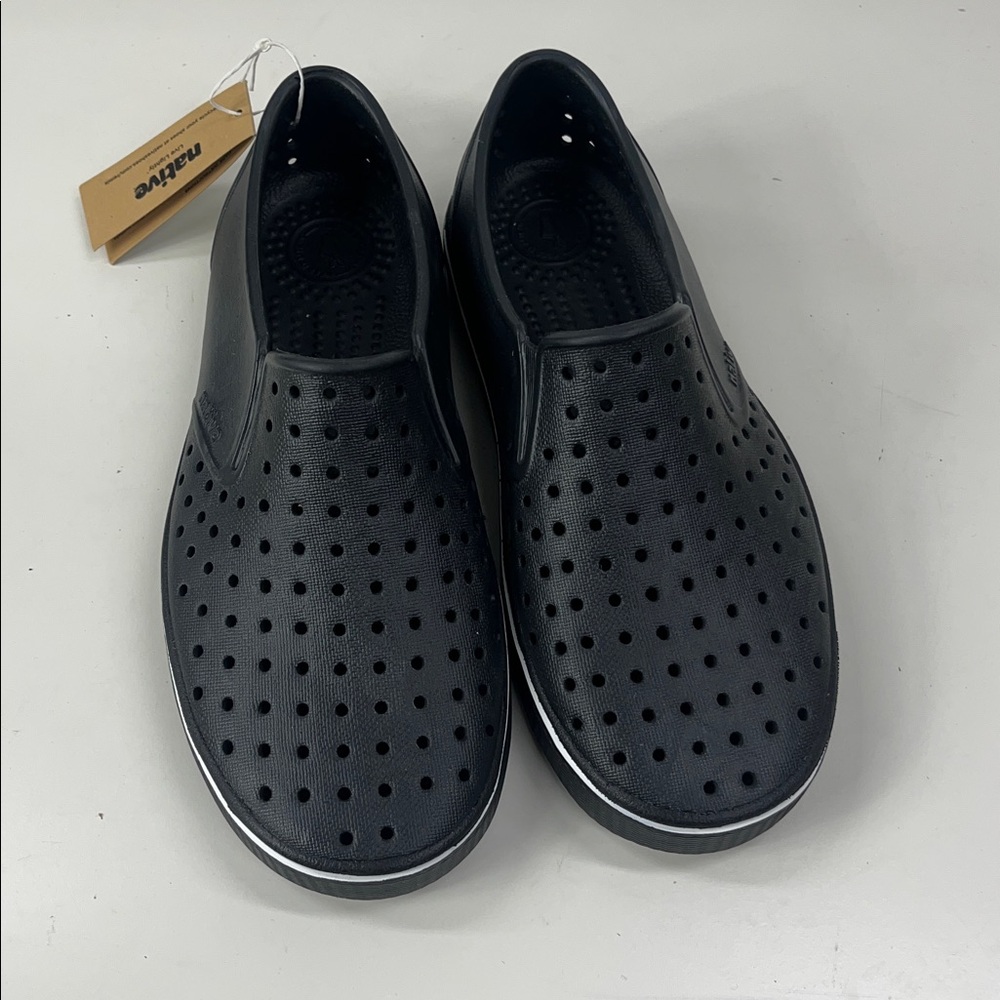 NWT Native Shoes Miles in Jiffy Black Slip-On Shoes Size W6,  M4